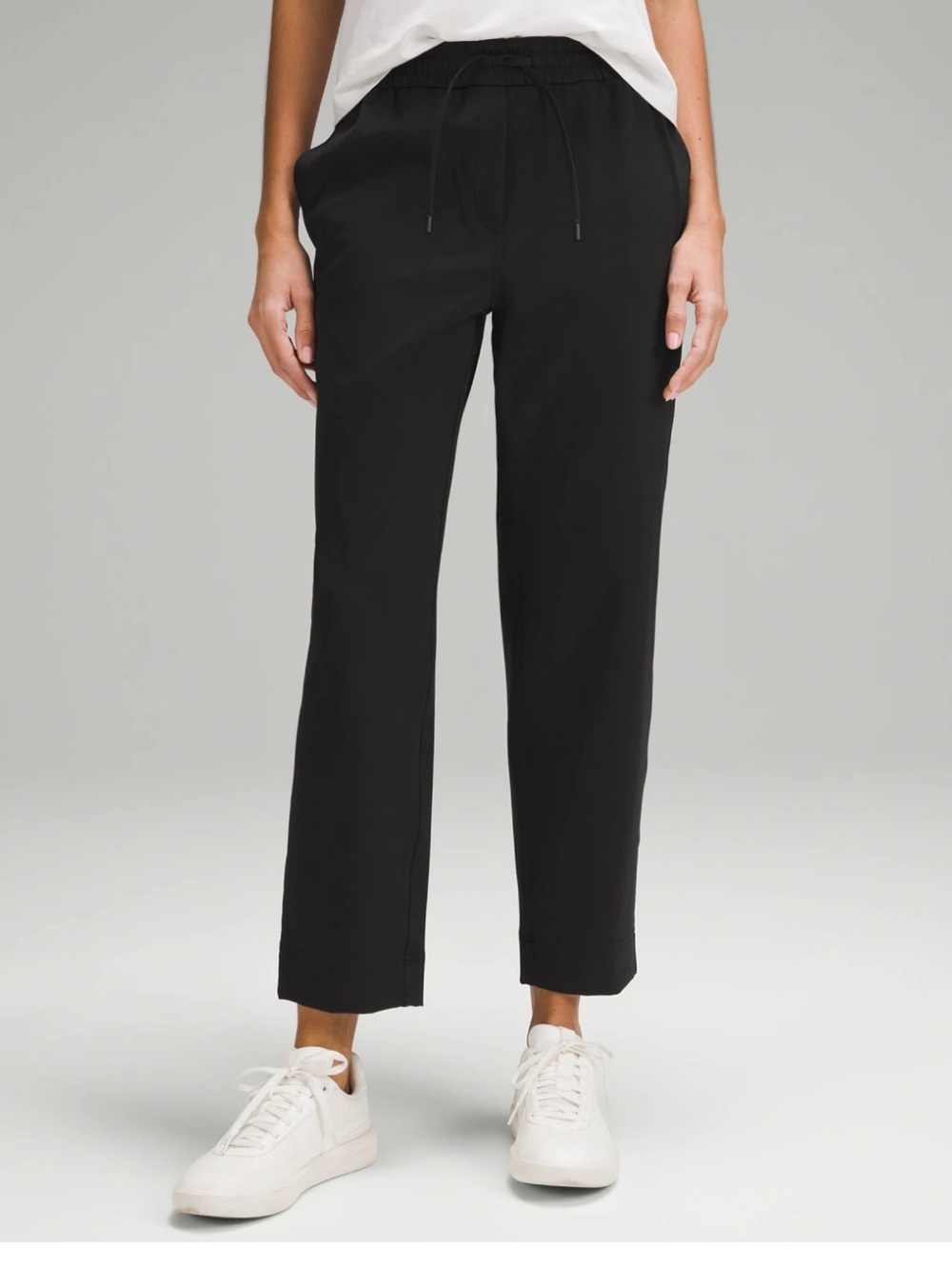 Lululemon black mid rise tapered leg 7/8 pants